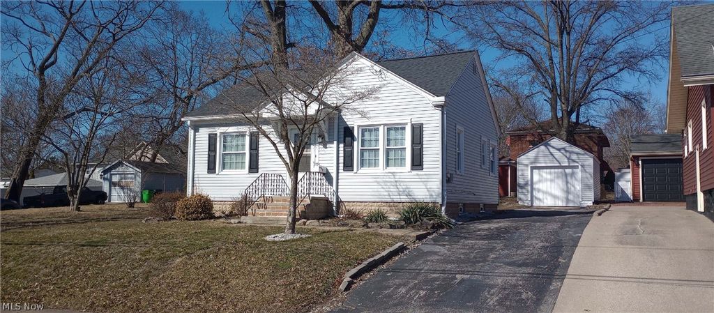 Photo of 279 E Baird Avenue, Barberton, OH 44203 (MLS # 5191779)
