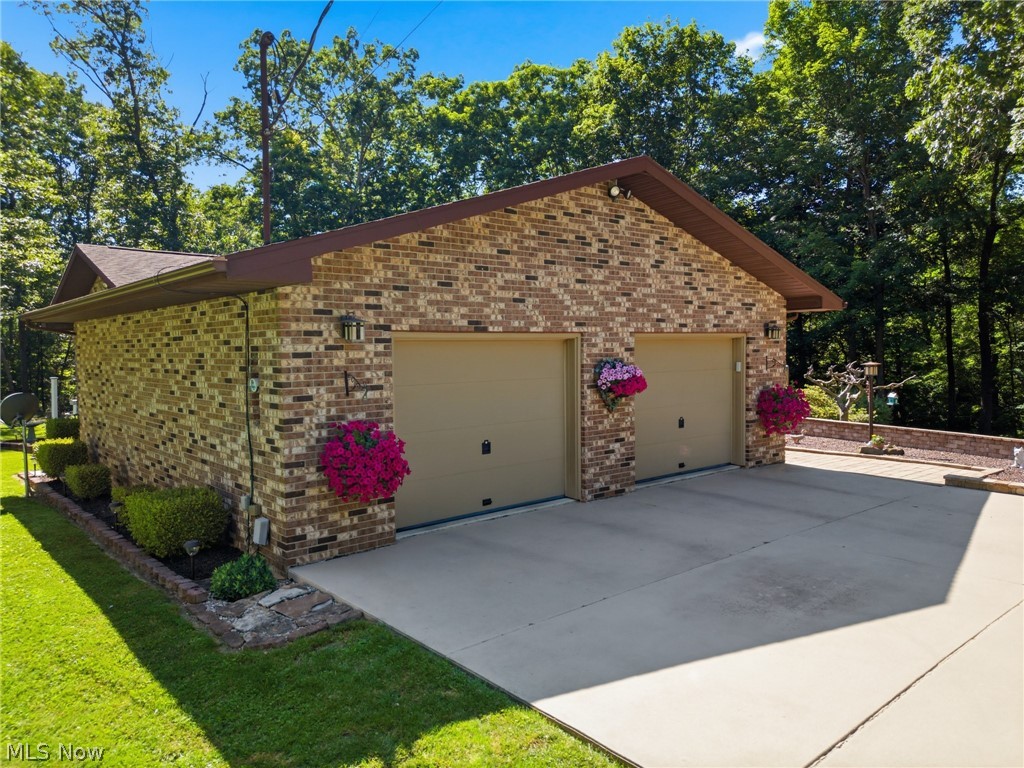 445 Northlake Drive - Photo 3