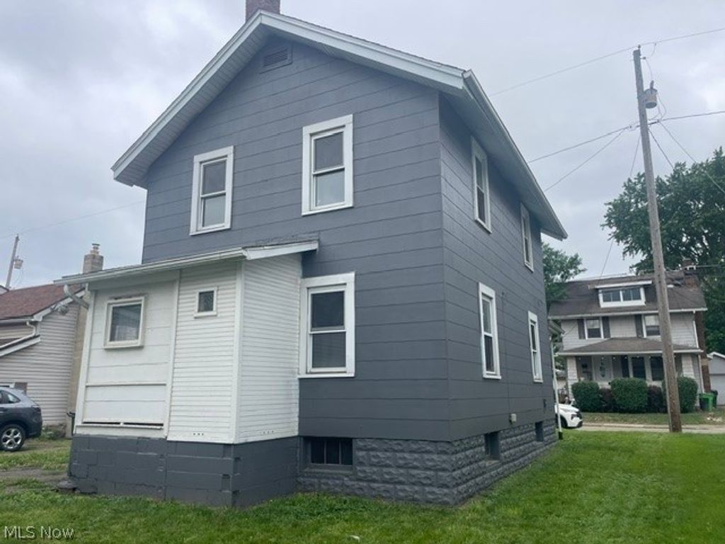 Photo of 838 10th Street NE, Massillon, OH 44646 (MLS # 5218455)