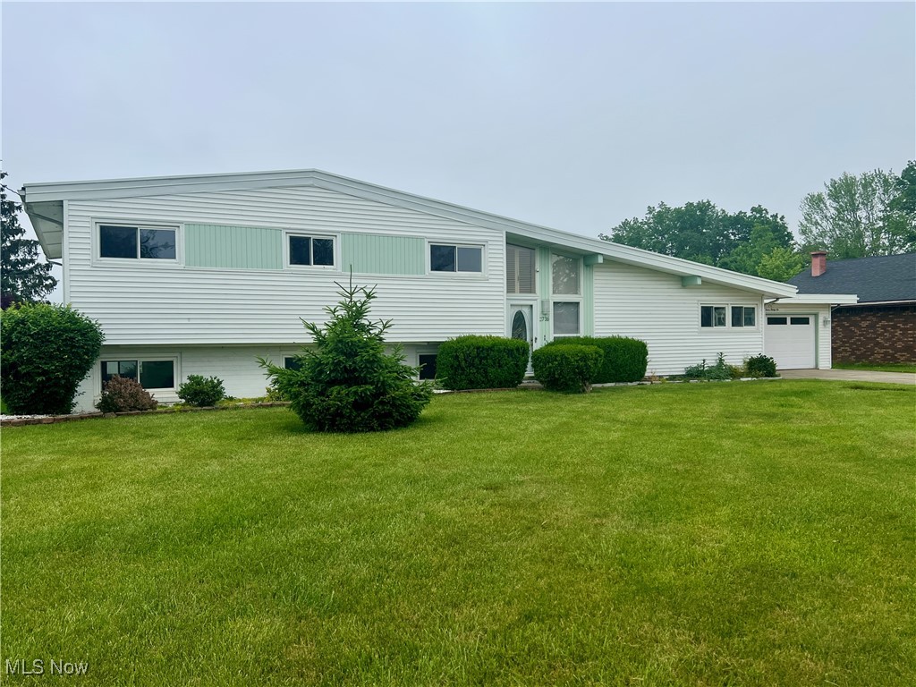2736 W Skyline Drive