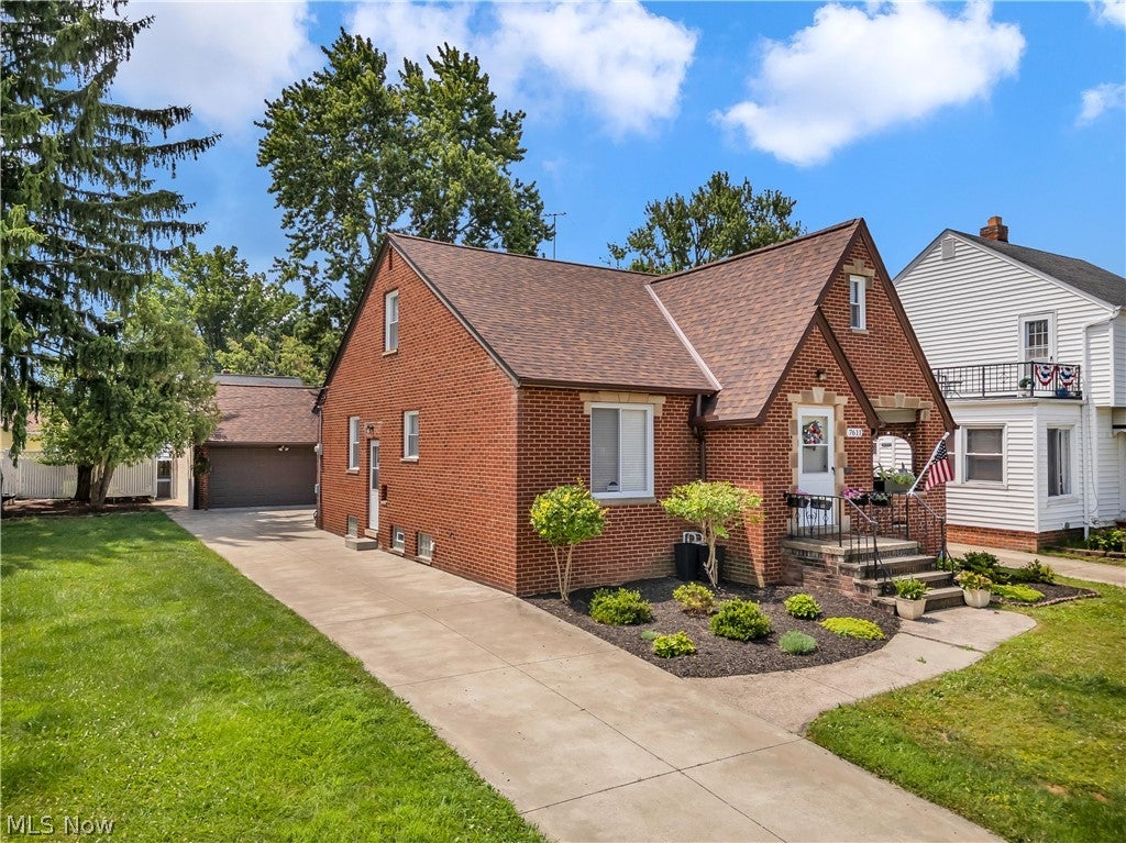 7611 Wainstead Drive