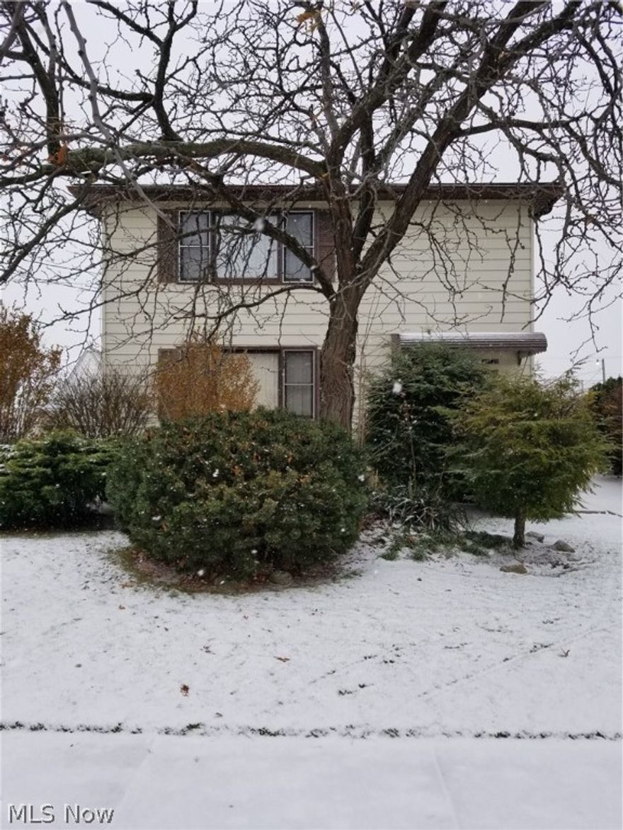 Large second floor unit with 3 bedrooms and 1 bath. Includes refrigerator, oven, washer and dryer hookup, and 1 garage space. Close to highway and public transportation. No Section 8 allowed.