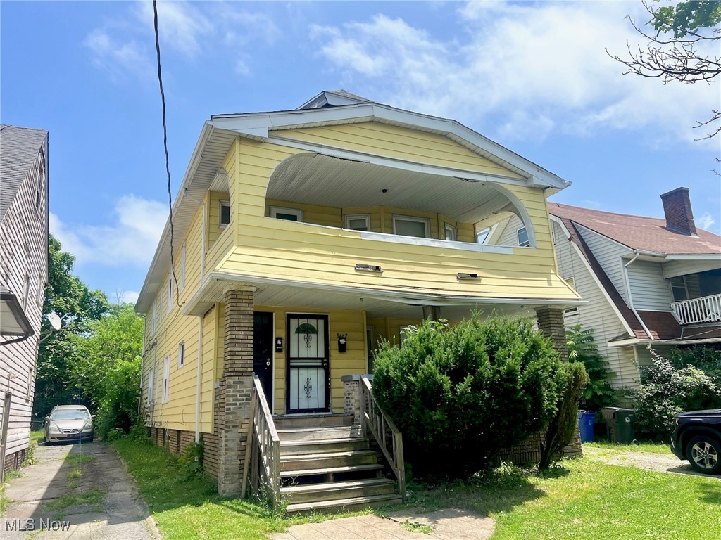 Turnkey Duplex Investment Opportunity – Both Units Vacant!
Don't miss this fully vacant 6 bed / 2 bath duplex—perfect for investors or owner-occupants looking to house hack. Each spacious unit offers generous living areas, three true bedrooms, and one full bathroom with great layout potential and solid bones. Each unit has a formal living room and dining room. Whether you're just starting or expanding your portfolio, this property is ready to generate income immediately. With both units currently vacant, you have the flexibility to place tenants of your choice or move in and rent out the other. Section 8-friendly! Each unit has the potential to earn up to approximately $1,500/month through the Housing Choice Voucher Program, making this a strong cash-flow opportunity with minimal upfront work. Located in a rental-friendly neighborhood with access to schools, transit, and local amenities, this is a high-demand property with excellent upside.
