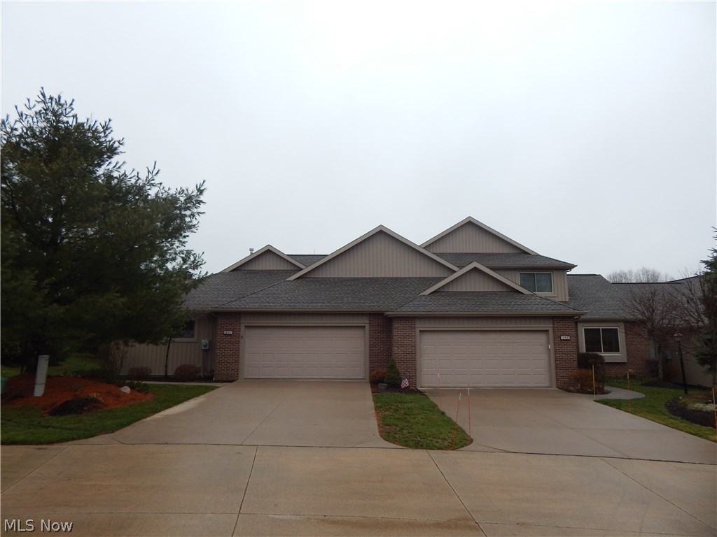 Comfortable stylish Ranch condo. Enjoy the beautiful vaulted Great Room featuring gas fireplace. Tastefully connected Den or office exiting to deck.
Spacious eat in kitchen fully appliance. Formal dining area, first floor laundry. Master bedroom offering walk in closet, full bath with shower.
Enjoy the endless opportunities in finished lower level. Two car attached garage.
Call Beautiful Robin Ridge Condo's home today.
c