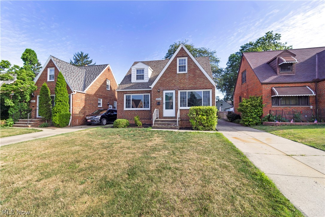 Welcome to your dream home in the heart of Parma! This charming three-bedroom brick bungalow is bursting with updates and modern flair. Step into the spacious, open kitchen, featuring updated amenities while retaining the classic charm of beautiful oak cabinets. Enjoy the comfort and style of a home that's been lovingly updated throughout. Don't miss your chance to own this gem!