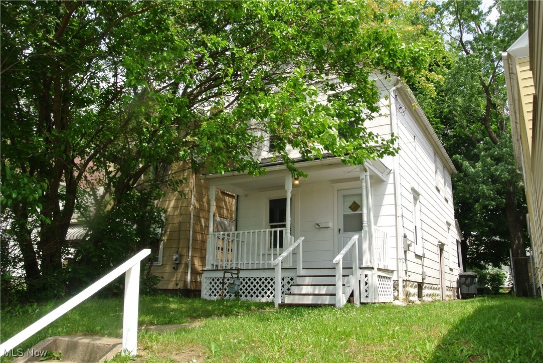 2 Bdr Single Family Colonial Akron home with shaded front porch. Features a cozy bonus room with closet perfect for nursery, office space, or 3rd bedroom. Eat-In Kitchen, dining room, and living room on first floor, wood floors throughout. Appliances not included. Tenant pays gas/electric plus $200 Water Deposit. Laundry hookups included.
Standard Qualifications for approval:
3x1 Income Ratio (3 month minimum)
No Evictions (5 Years)
No Collections from previous Rental or Utility
Credit Score of 600+
Clear Criminal History
Satisfactory Landlord Reference