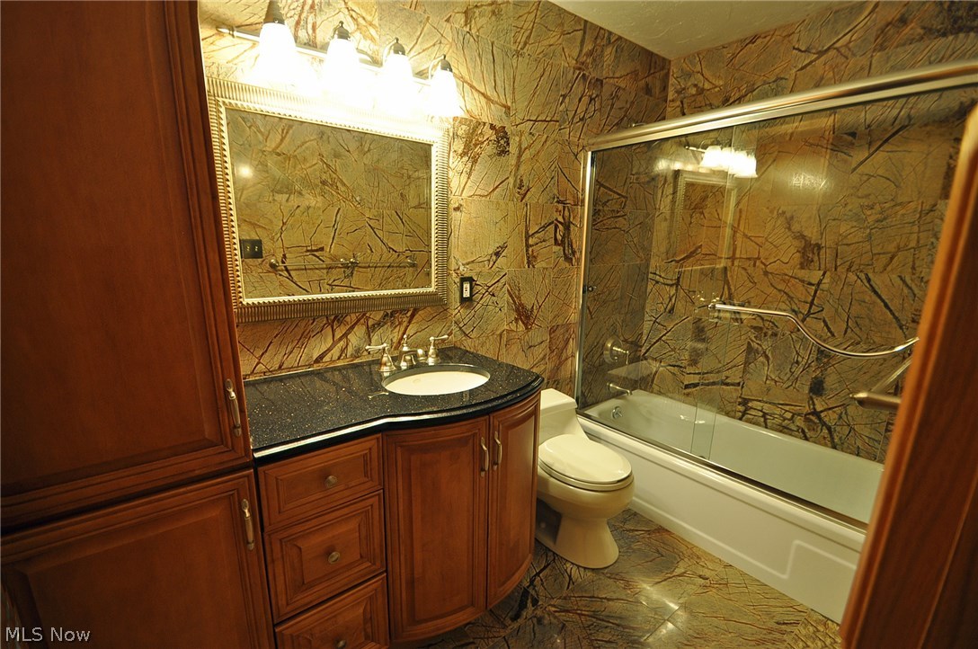 Carlyle Condo - Residential