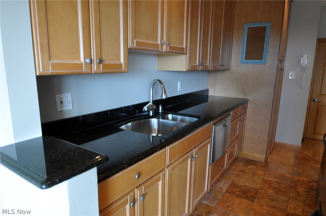 Carlyle Condo - Residential