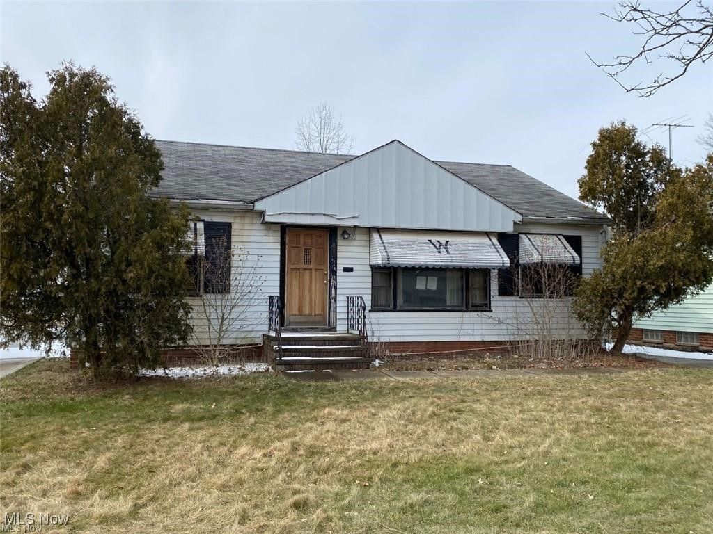 Photo of 4172 E 186th Street, Cleveland, OH 44122 (MLS # 5165076)