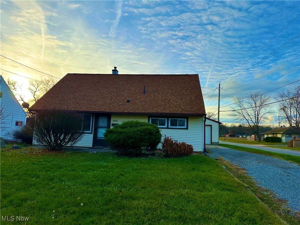 Photo of 294 N Edgehill Avenue, Austintown, OH 44515 (MLS # 5175263)