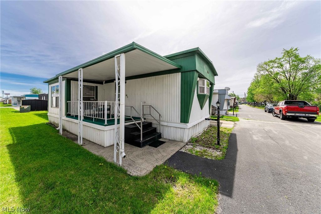 Photo of 3000 Brookpark Road #15, Cleveland, OH 44134 (MLS # 5205207)