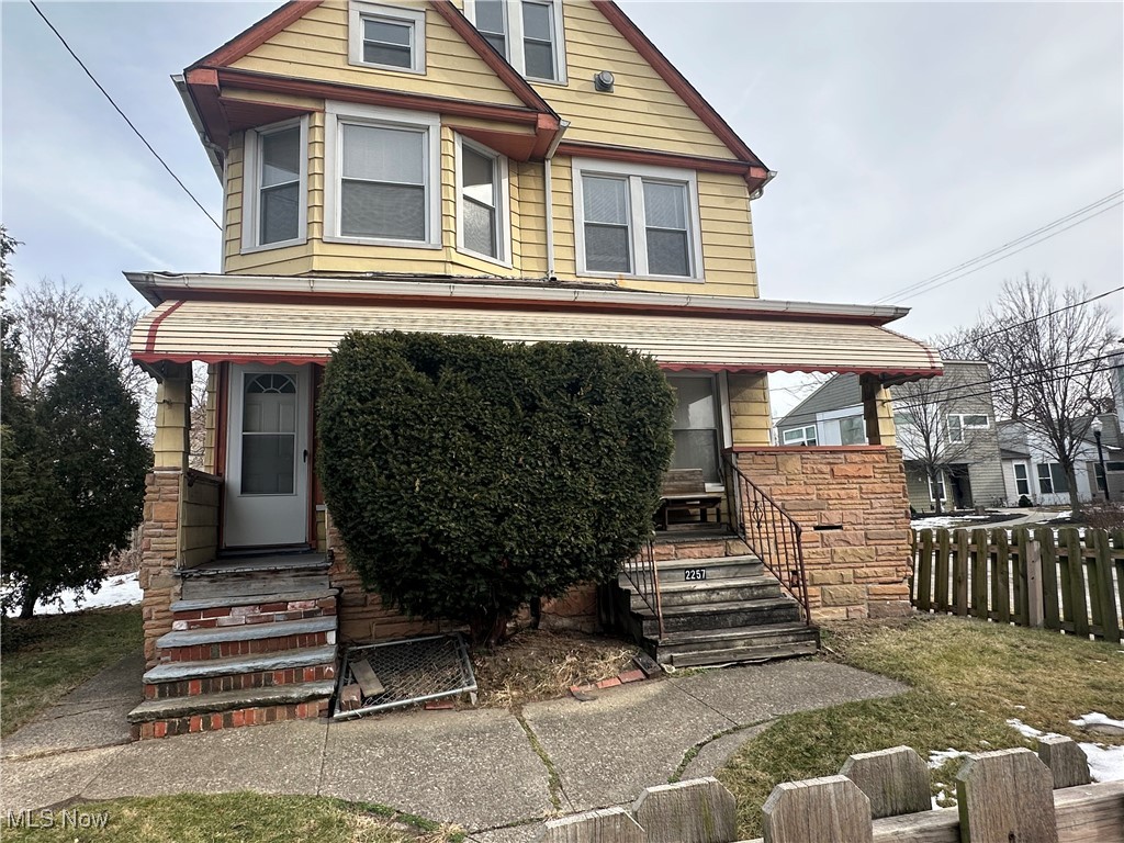 Newly Updated with ample room for tenants and/ or owner occupant. Perfect for novice or seasoned investor.
New Refrigerator and stove on first floor included. Newer flooring throughout . Spacious rooms. Neutral gray color scheme. Newer windows. Ceiling fans throughout.
Third floor needs some work. First and second floor units are tenant ready.
Two additional vacant lots are included . Parcel #119-27-024 and parcel# 119-27-030
Property located in desirable area minutes from Cleveland Clinic, University Hospital and major cultural attractions.
Information is deemed reliable. Purchasers are advised to do their own due diligence.