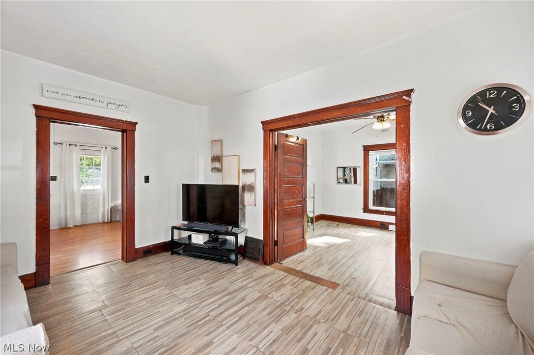637 Dewey Avenue