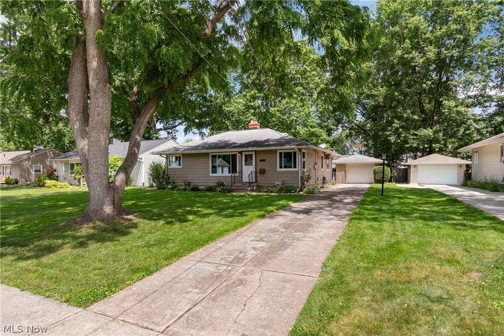 Photo of 182 Wyleswood Drive, Berea, OH 44017 (MLS # 5220794)
