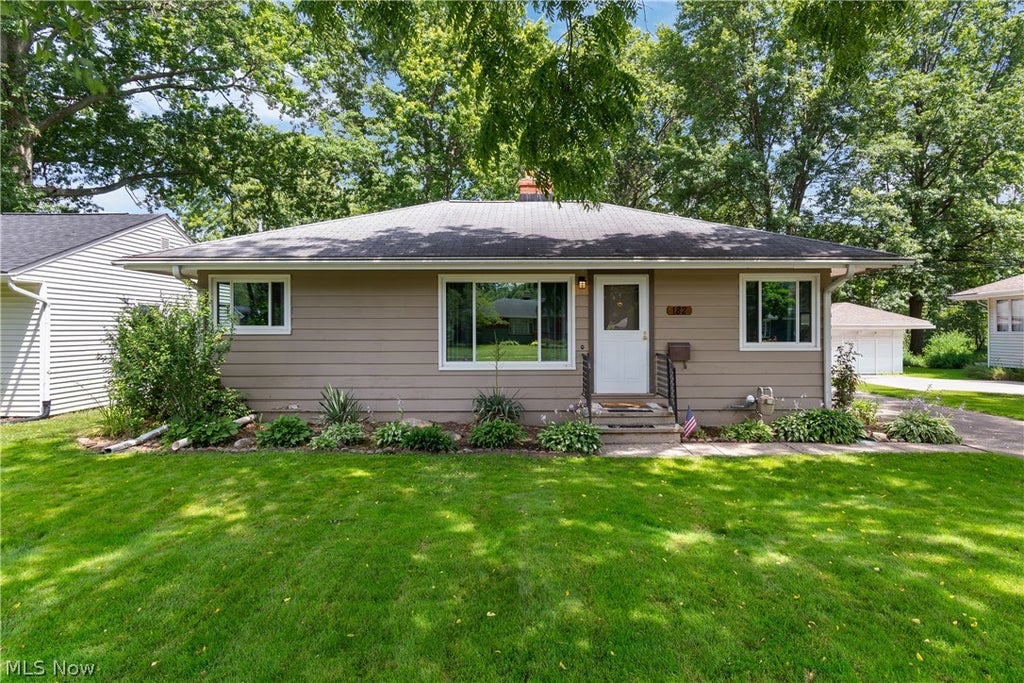 Photo of 182 Wyleswood Drive, Berea, OH 44017 (MLS # 5220794)