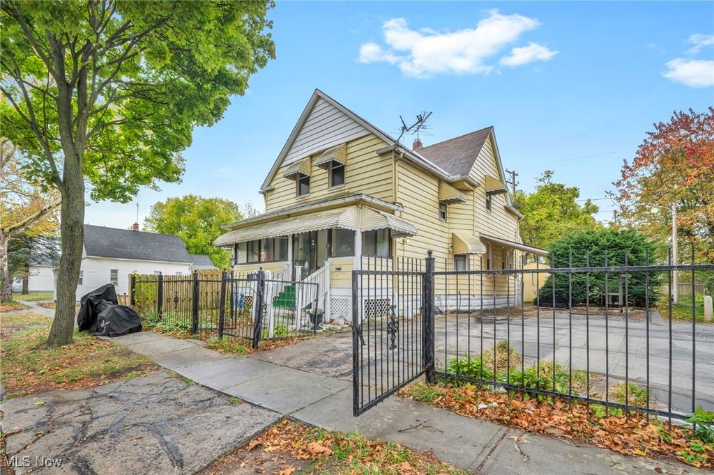Photo of 987 E 78th Street, Cleveland, OH 44103 (MLS # 5167275)