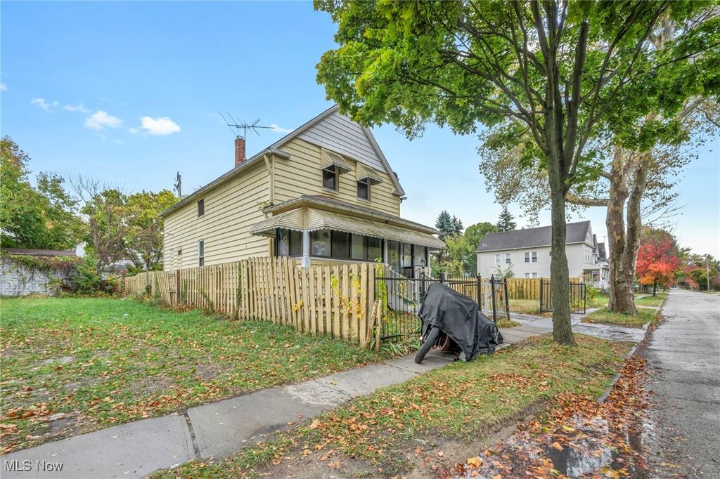 Photo of 987 E 78th Street, Cleveland, OH 44103 (MLS # 5167275)