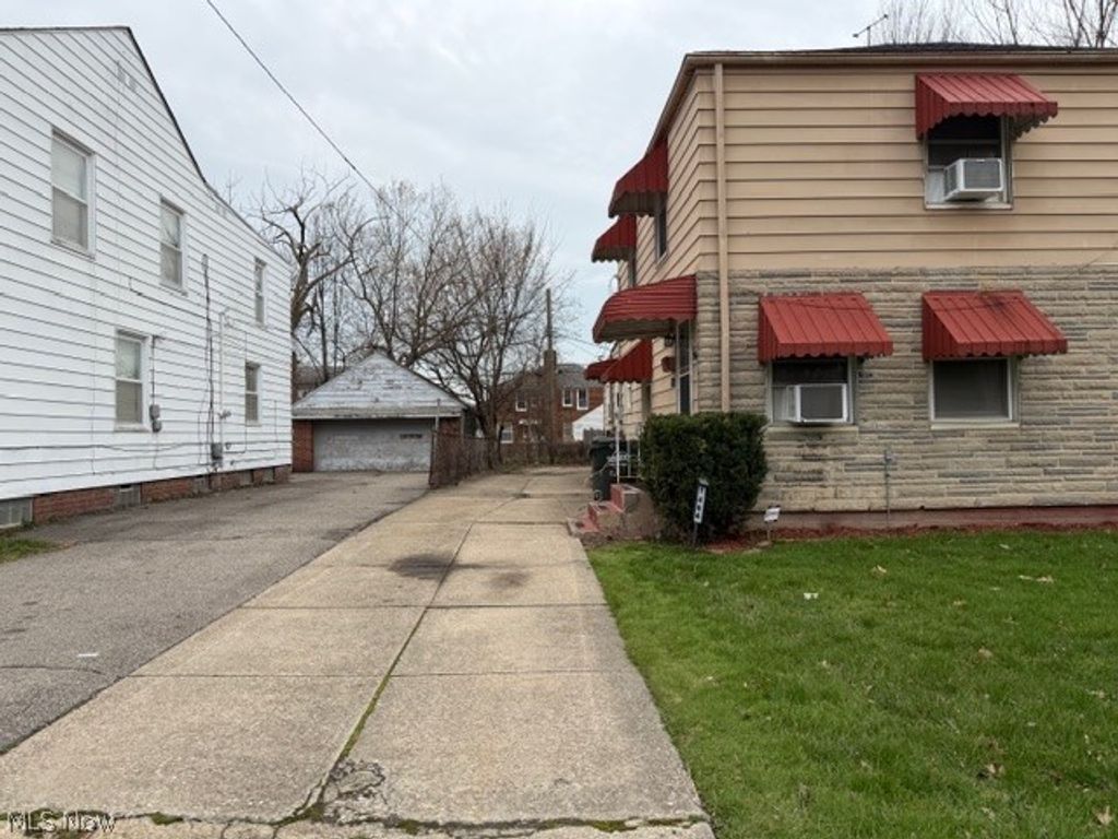 Photo of 1464 E 250th Street #E, Euclid, OH 44117 (MLS # 5197816)