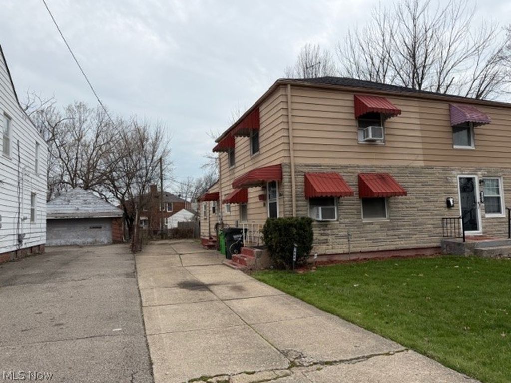 Photo of 1464 E 250th Street #E, Euclid, OH 44117 (MLS # 5197816)