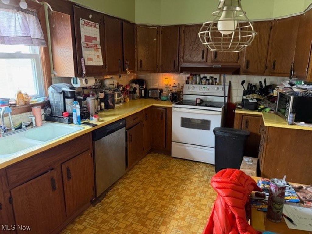 Photo of 1537 Wooster Road W, Norton, OH 44203 (MLS # 5178537)