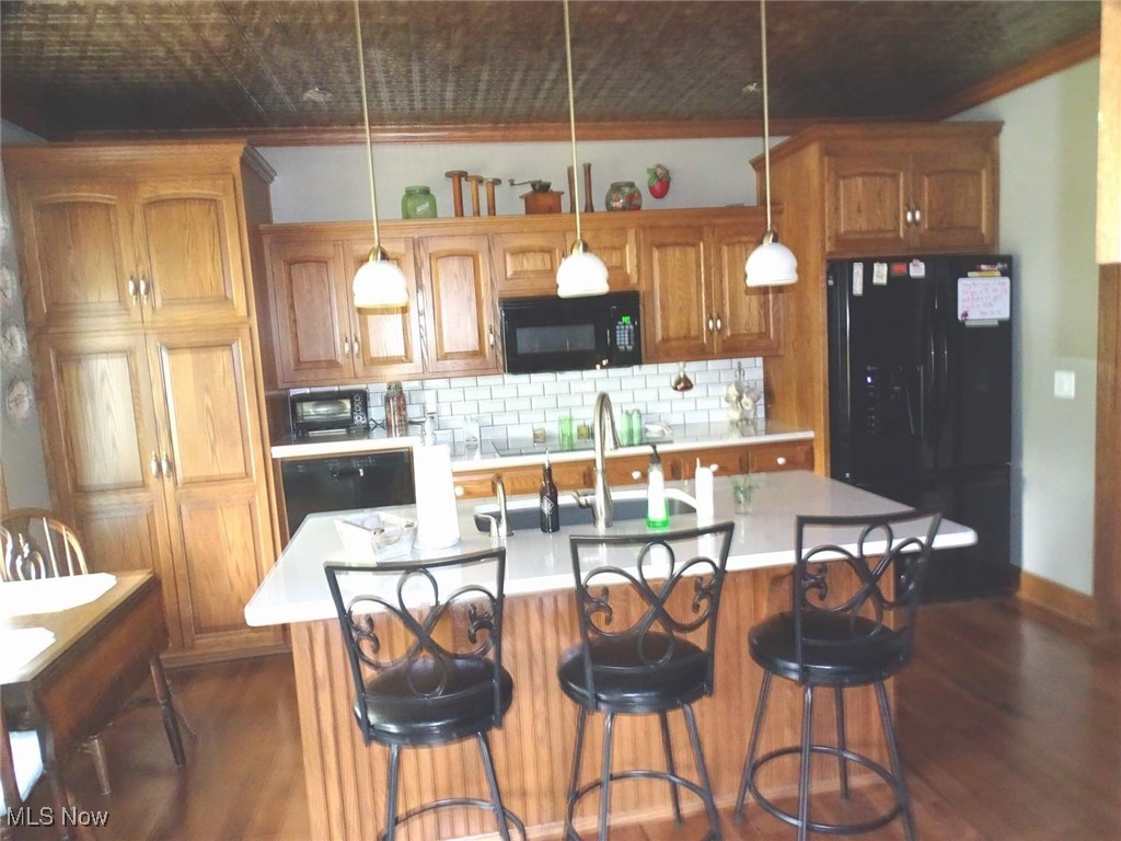 Main image without alt text