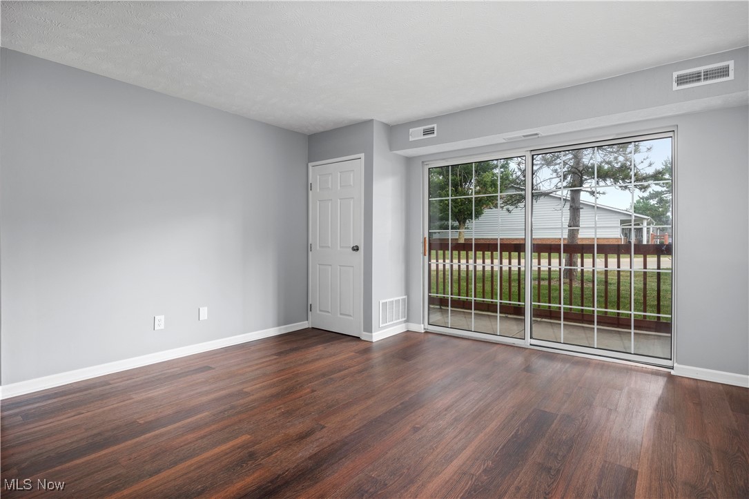 27087 Oakwood Circle 102Y
