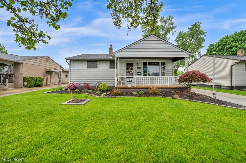 Photo of 15425 Richard Drive, Brook Park, OH 44142 (MLS # 5206052)