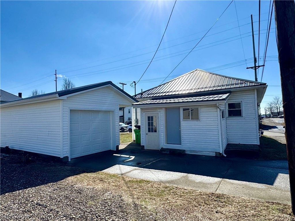 Photo of 222 Sycamore Street, Coshocton, OH 43812 (MLS # 5187188)