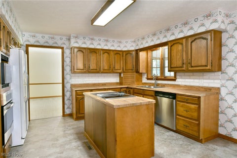 Tiny photo for 211 Fox Run, Cortland, OH 44410 (MLS # 5240234)