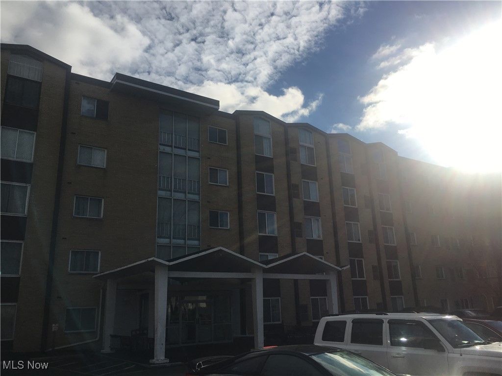 Photo of 25735 Lorain Road #121, North Olmsted, OH 44070 (MLS # 5177111)