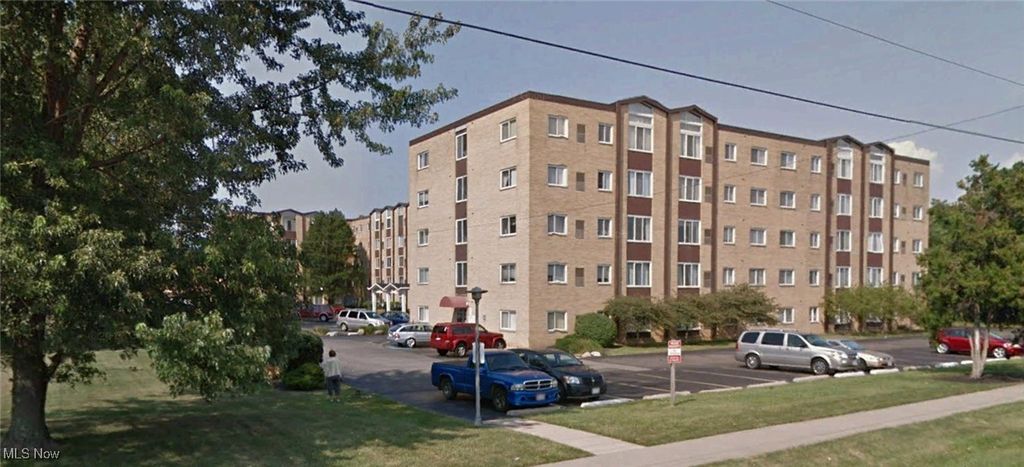 Photo of 25735 Lorain Road #121, North Olmsted, OH 44070 (MLS # 5177111)