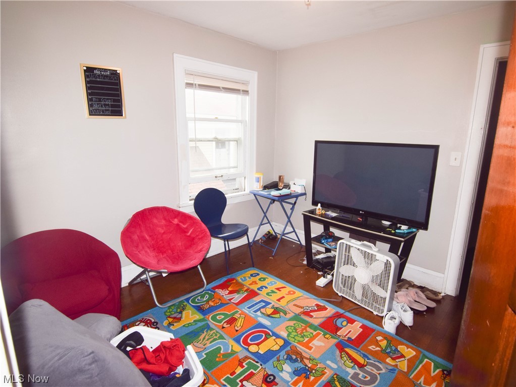 Laura E Sladden - Residential