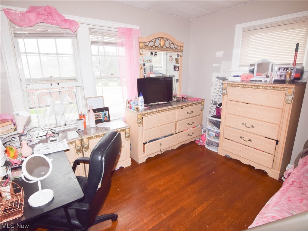 Laura E Sladden - Residential