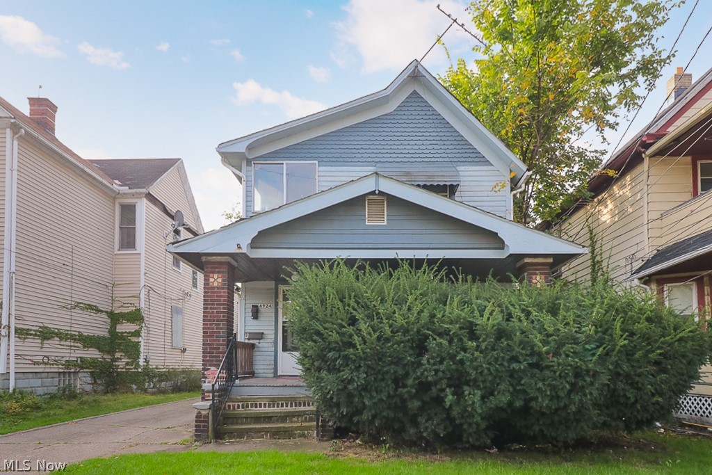 6924 Hosmer, Cleveland - Spacious 2 bed 1 bath DN unit of Duplex!
$725 rent / Deposit Free Option via RHINO! Ask us about this program today for all approved applicants!
$40 application fee per adult
1-2 pets OK w/ approved PetScreening & PetFee (Some breed restrictions apply per HUD guidelines)
NO SMOKING
1 time $79 non-refundable set up fee paid at lease signing
$30/month required resident benefit package; can include personal property/liability insurance for an additional $5/month for $35/month total.
All applicants are required to fill out a PetScreening application, found on our website/app before being processed. Even if you have NO pets - this app must be filled out. 1 time, non-refundable pet fee of $200-300 per animal applies to all pets & must be paid prior to or when you pay your 1st month rent. (No fee for qualified assistance animals)
Our application is processed through secure site: Findigs. They require ID & income verification. Without this, your