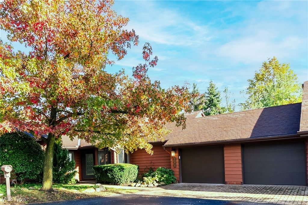 Photo of 25816 Fairmount Boulevard, Beachwood, OH 44122 (MLS # 5166757)