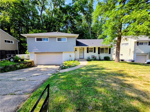 Homes For Sale - 1585 Kingsley Avenue<br/> Akron, OH 44313