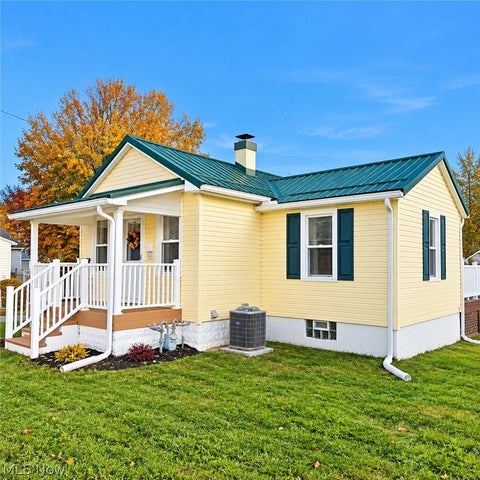 Tiny photo for 603 Oxford Avenue, Newcomerstown, OH 43832 (MLS # 5256926)