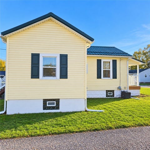 Tiny photo for 603 Oxford Avenue, Newcomerstown, OH 43832 (MLS # 5256926)