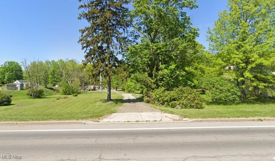 Exciting Investment Opportunity on State Route 46 in Howland! This newly-zoned .8136-acre parcel offers significant development potential, situated in a high-traffic area where St. Route 46 and State Route 82 bypass are set for major upgrades. With the recent approval of Highway Commercial Zoning, this property is perfect for large-scale, auto-focused commercial, retail, and office projects.
The new zoning district supports growth along key highway corridors, particularly near major interchanges, providing excellent opportunities for various types of development. Don’t miss your chance to invest in this rapidly expanding area with easy access to major roadways!