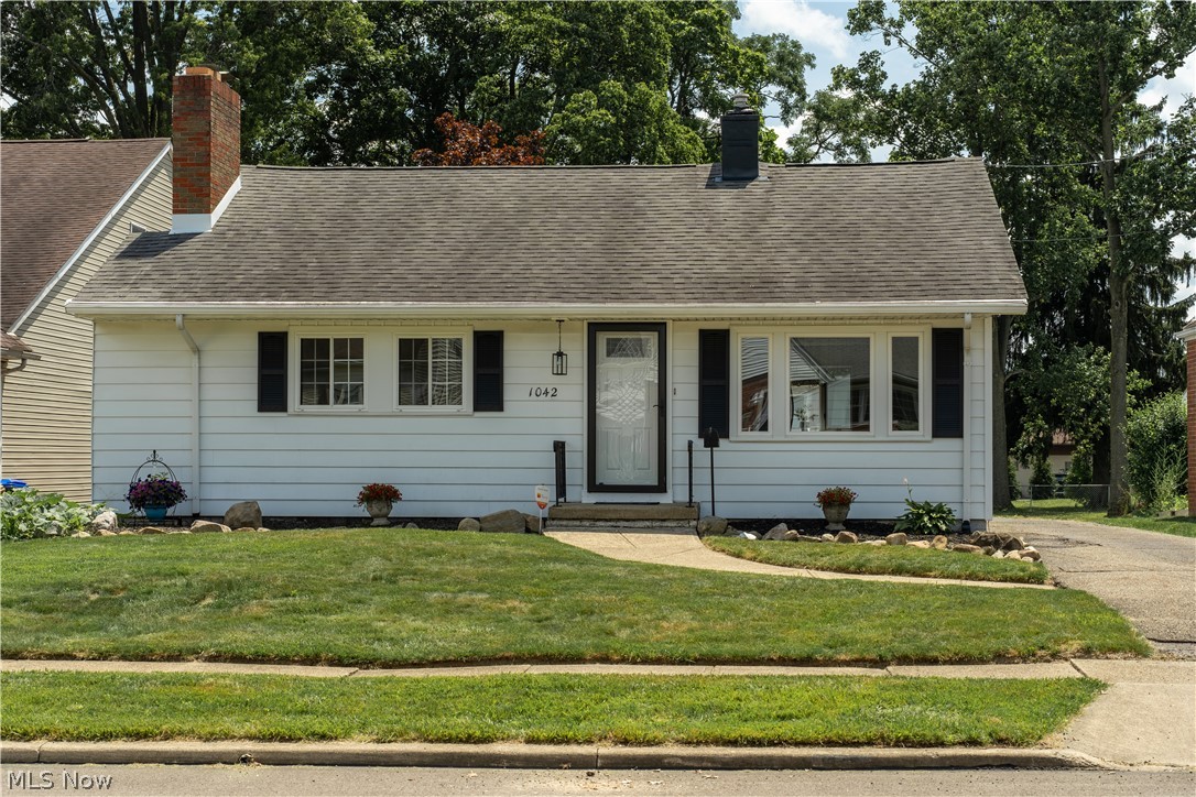 Photo 1 of 49 — 1042 Leighton Avenue, Cuyahoga Falls, OH 44221