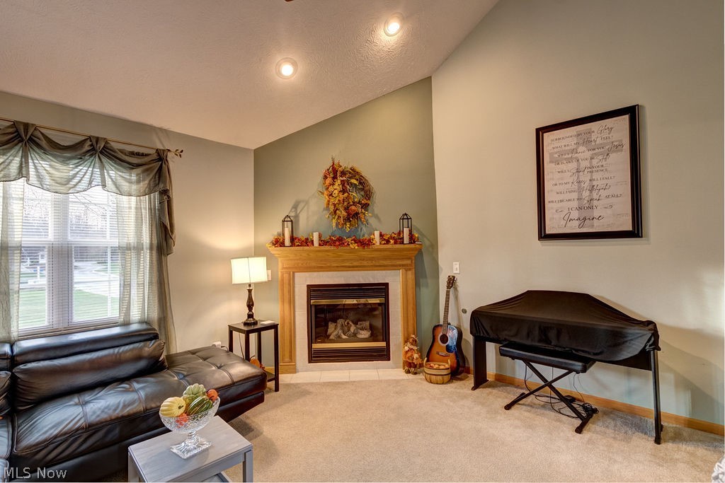 Schooners Cover Condos Ph 01b - Residential