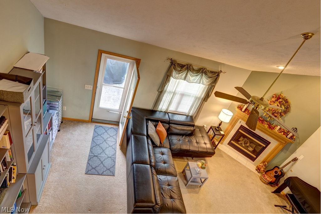 Schooners Cover Condos Ph 01b - Residential