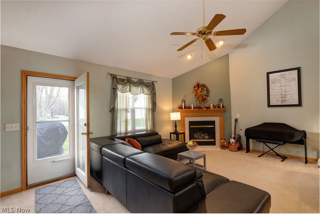 Schooners Cover Condos Ph 01b - Residential