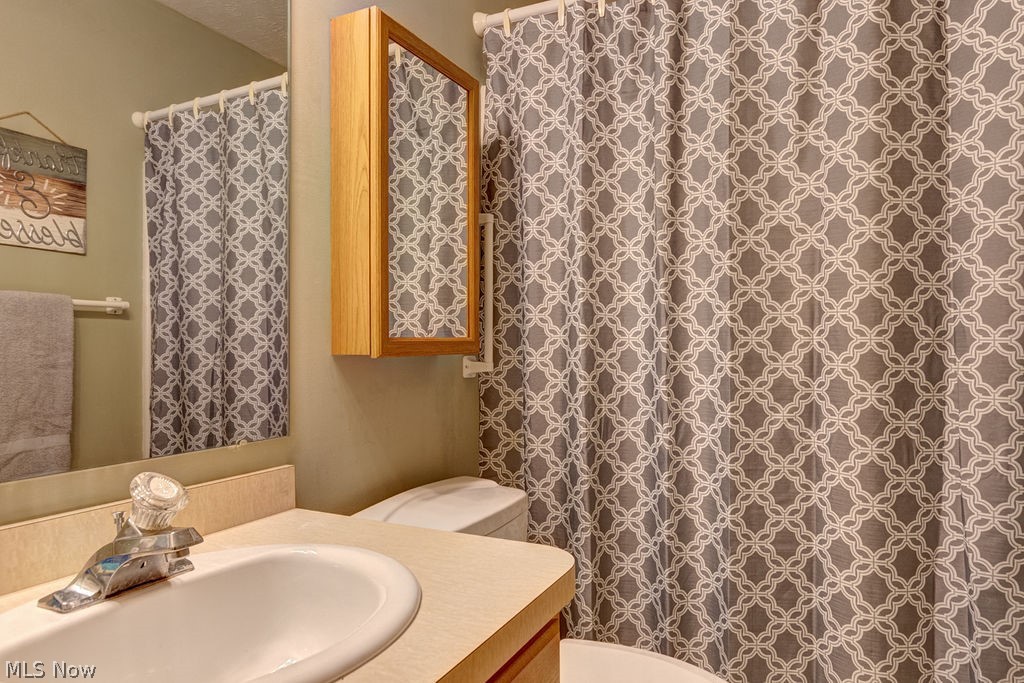 Schooners Cover Condos Ph 01b - Residential