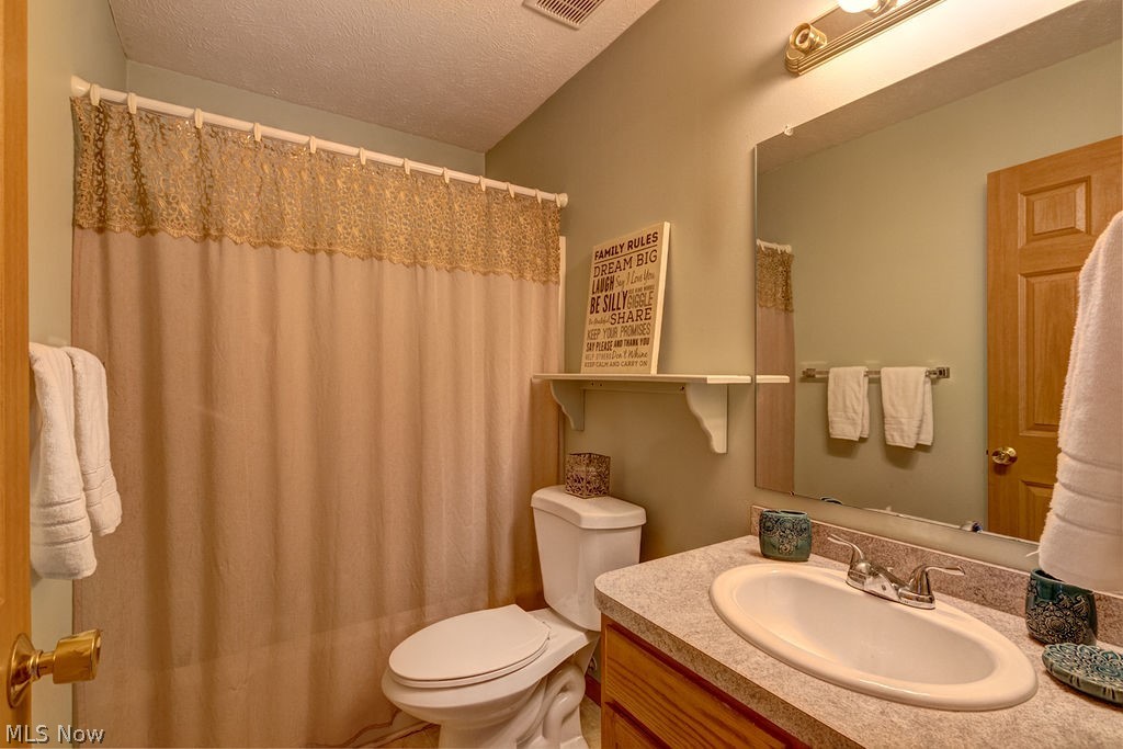 Schooners Cover Condos Ph 01b - Residential