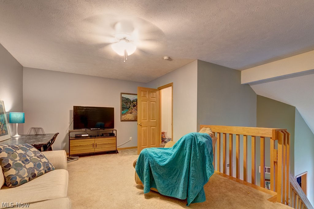 Schooners Cover Condos Ph 01b - Residential