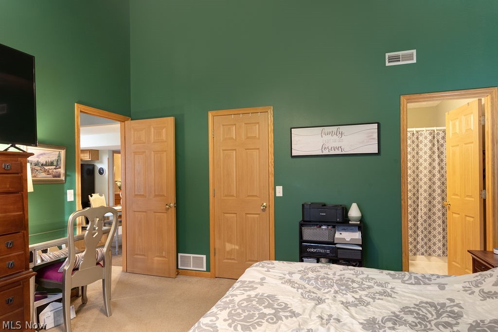 Schooners Cover Condos Ph 01b - Residential