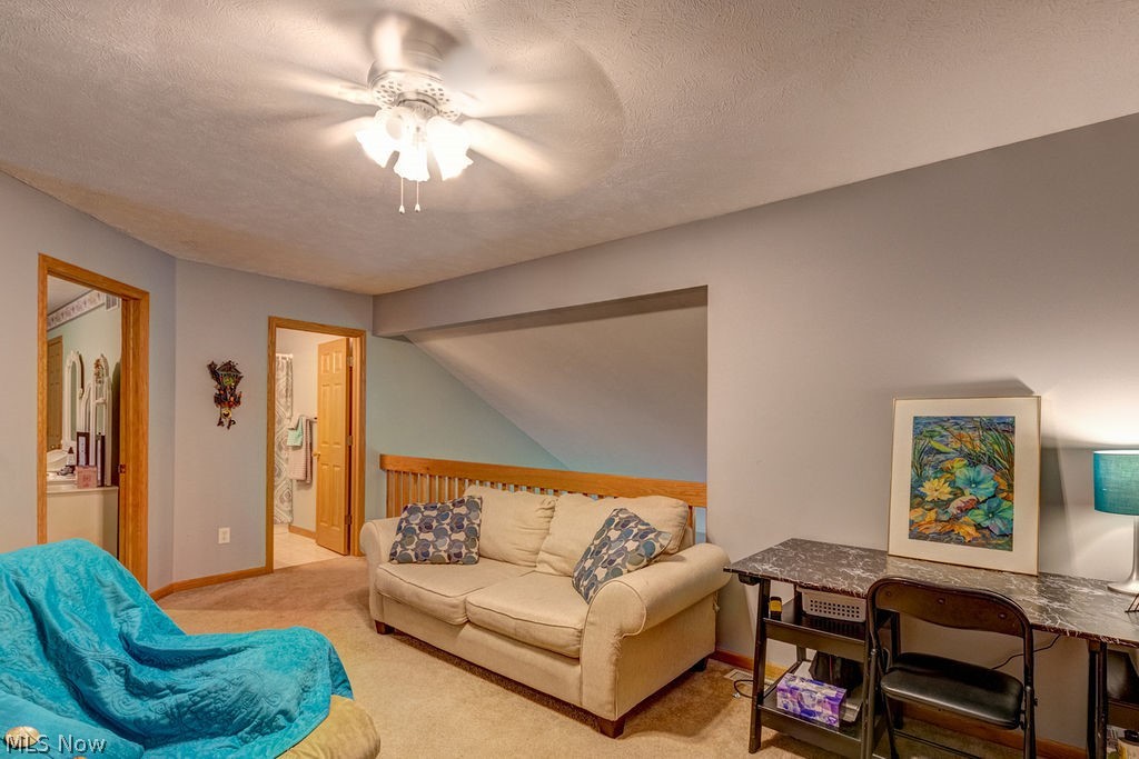 Schooners Cover Condos Ph 01b - Residential