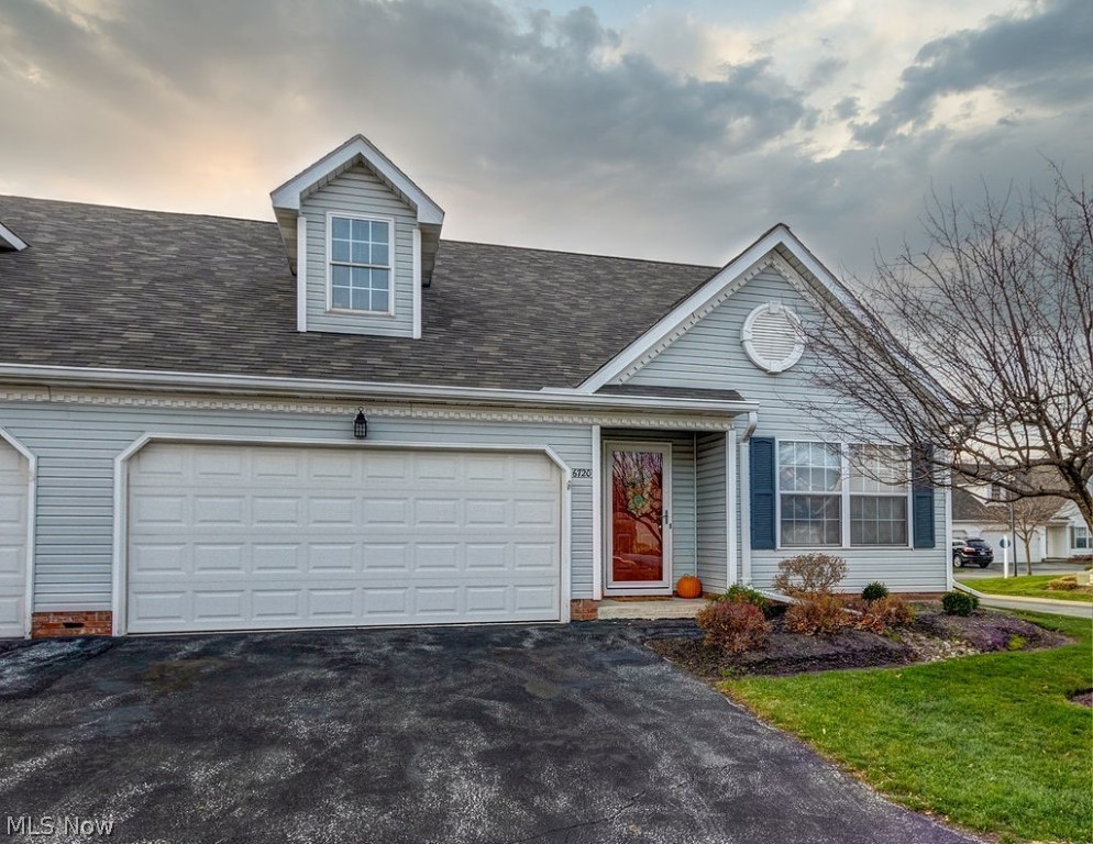 Schooners Cover Condos Ph 01b - Residential