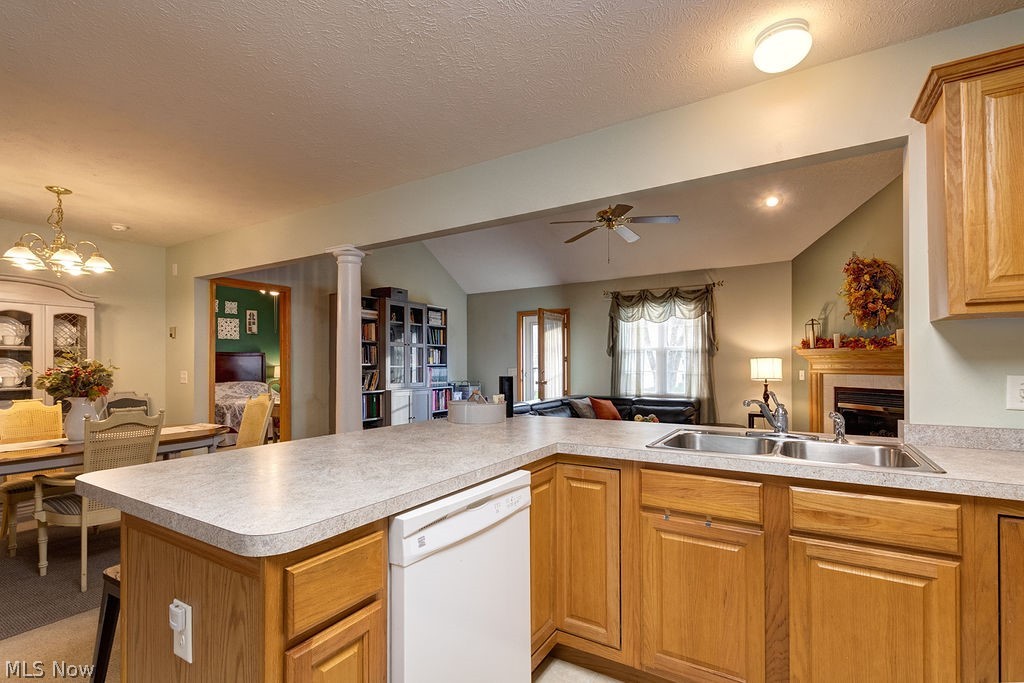 Schooners Cover Condos Ph 01b - Residential